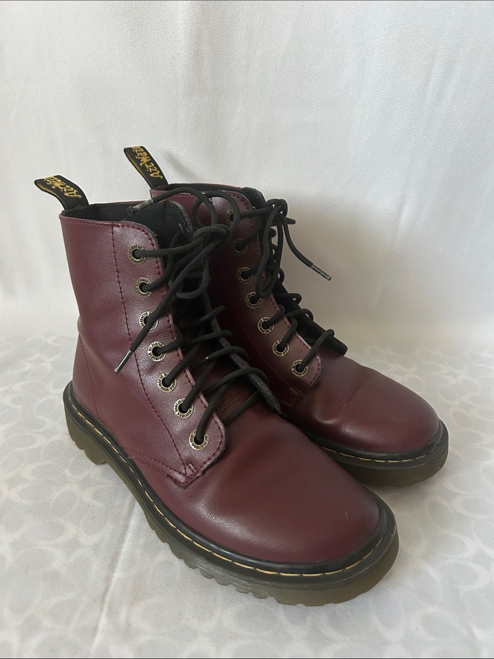 Dr. Martens Leyton Cherry Red Smooth Leather 7 Eye Lace-Up Boots **Size 6** 🍒🍒
